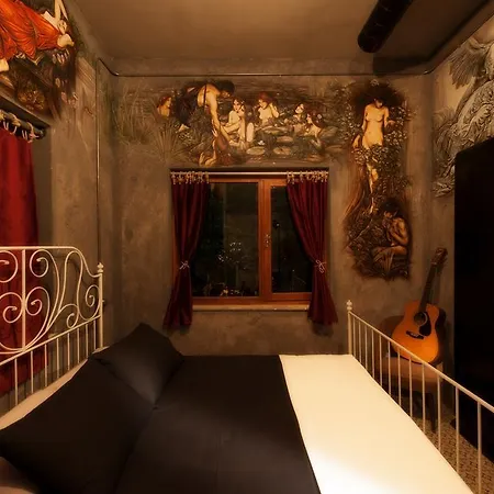 Hostel Role Street
